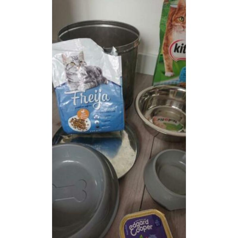 kattenspullen brokjes, bakjes , halsbandjes etc