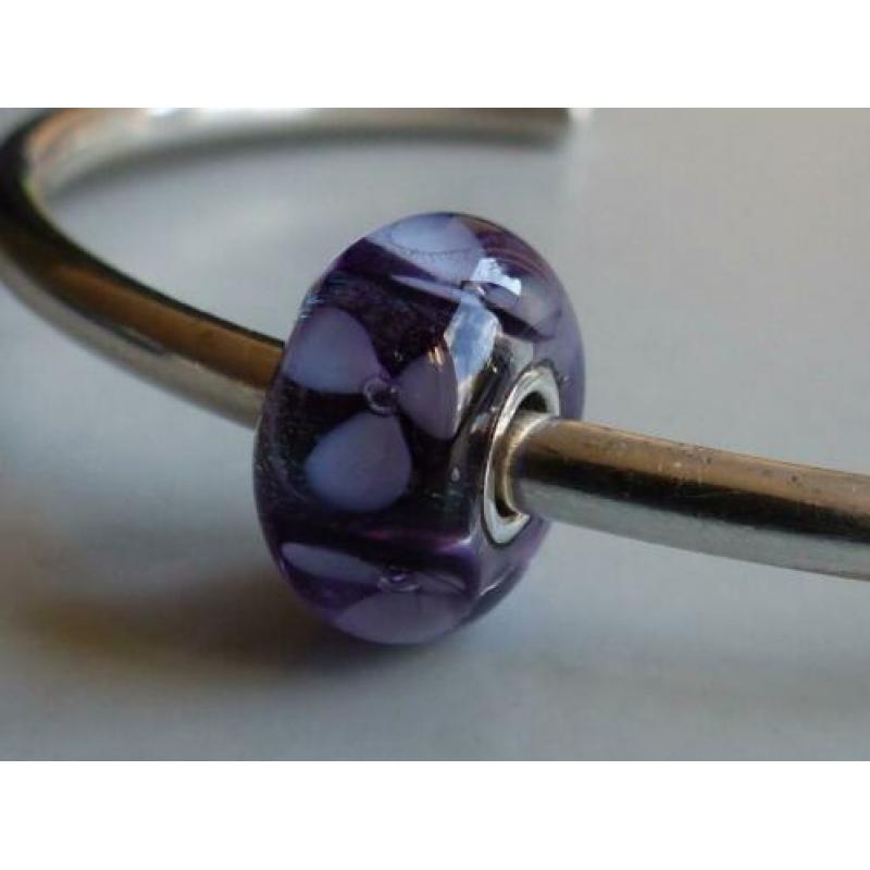 Lila bloemetjes, past ook op TROLLBEADS