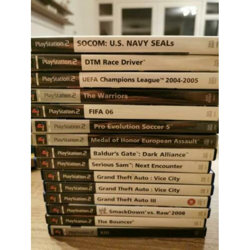 Playstation 2 met 2 controllers veel spellen en singstar
