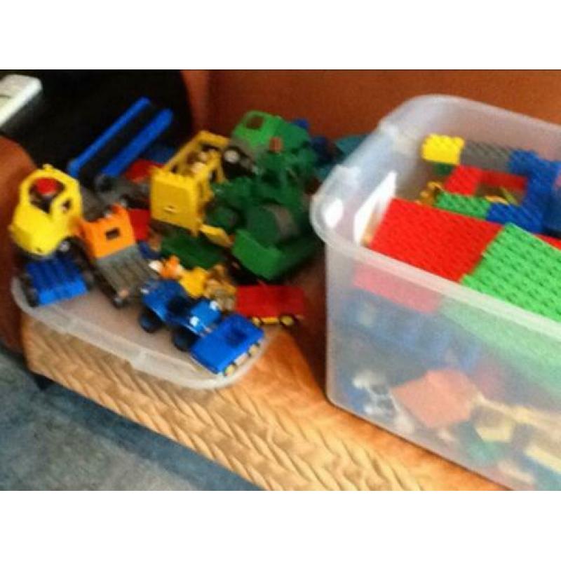 Bak vol duplo heeeeel veel auto,s enz