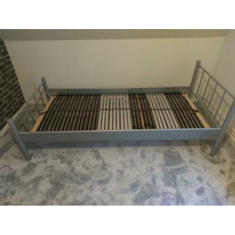 Mooi bed/ledikant + IKEA lattenbodem te koop