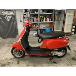 Vespa LX Rood