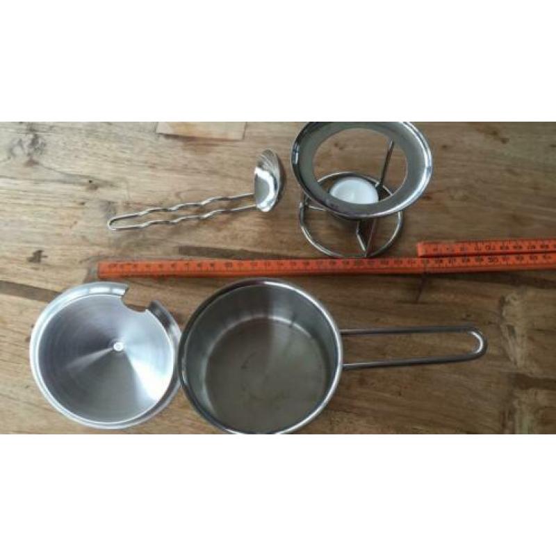 Satésaus saus fondue sauspannetjes