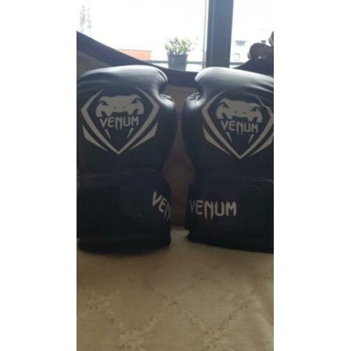 Venum bokshandschoenen ..nieuw