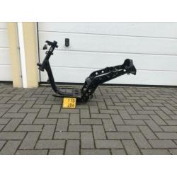 Piaggio zip sp h2o frame MET KENTEKEN brom te koop