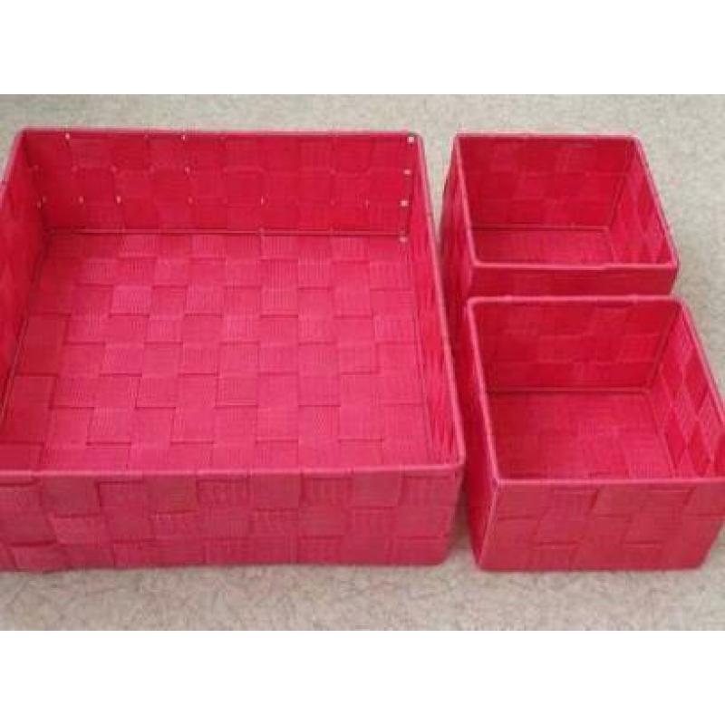 3 vierkante roze manden