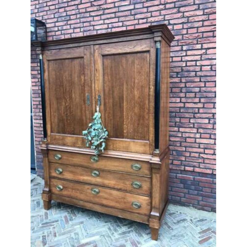 Antieke Hollands eiken Kabinet kast servieskast buffetkast