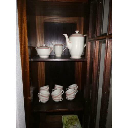 Deens antiek thee servies van porselein.