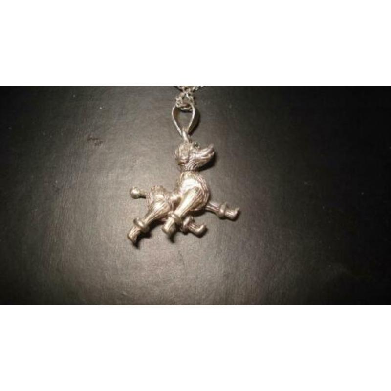 zilveren ketting met zilv.hondje