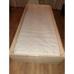 2 x 1 persoons kajuitbed.
