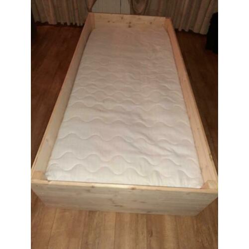 2 x 1 persoons kajuitbed.