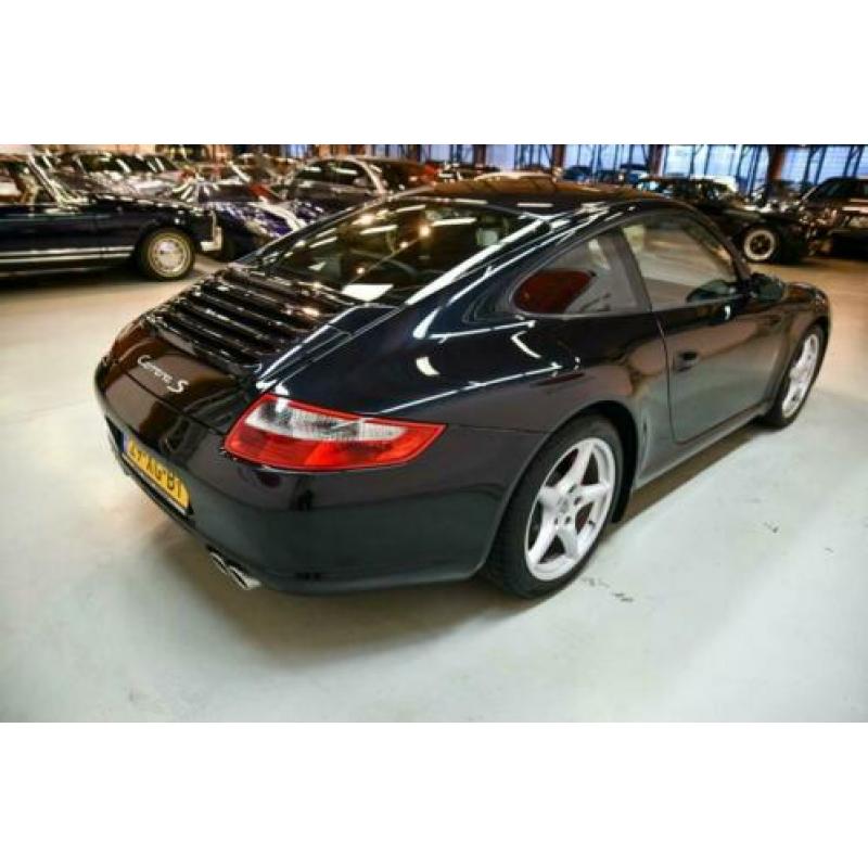 Porsche CARRERA