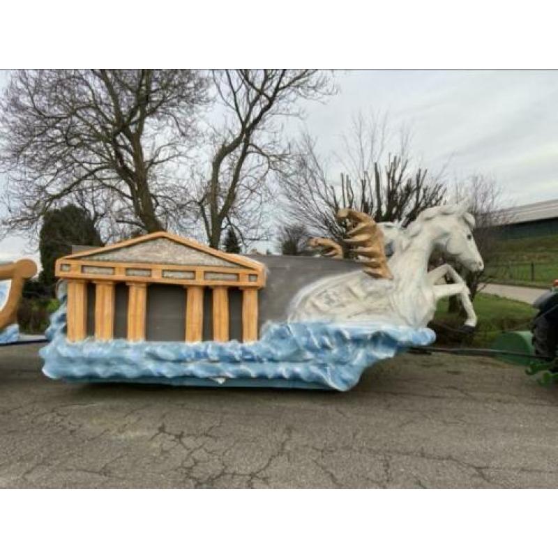 Carnavalswagen 2-delig voor grote groep met veel plek!