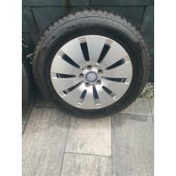 Setje orgineel mercedes 16 inch Mercedes met?winterbanden?