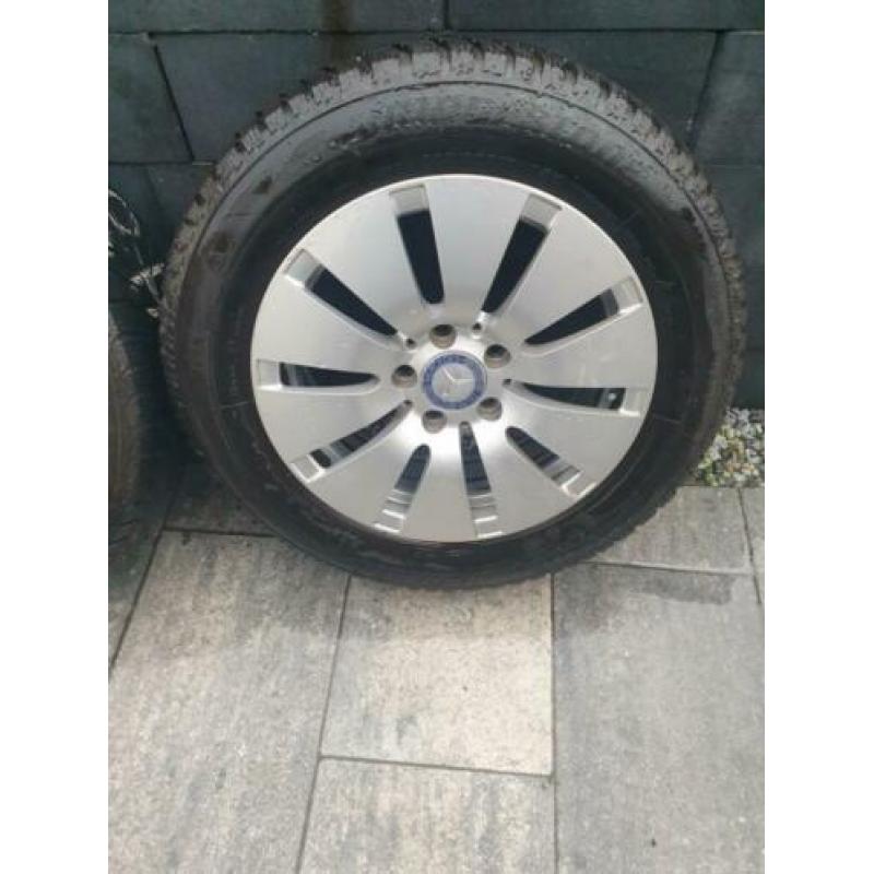 Setje orgineel mercedes 16 inch Mercedes met?winterbanden?