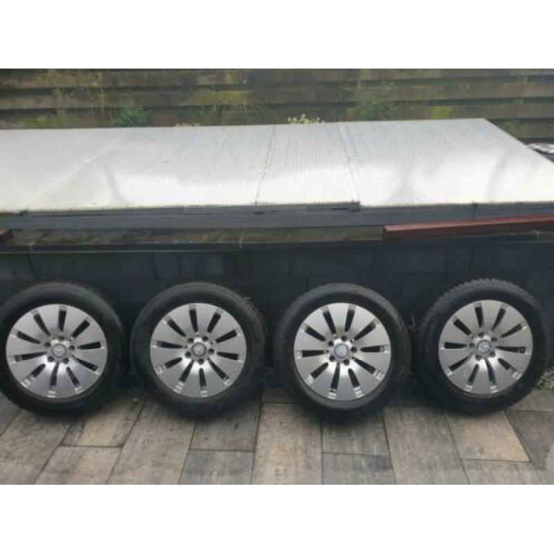 Setje orgineel mercedes 16 inch Mercedes met?winterbanden?