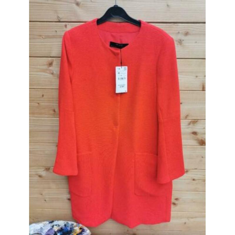 ZARA jas met klokmouwen mt. M
