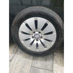 Setje orgineel mercedes 16 inch Mercedes met?winterbanden?