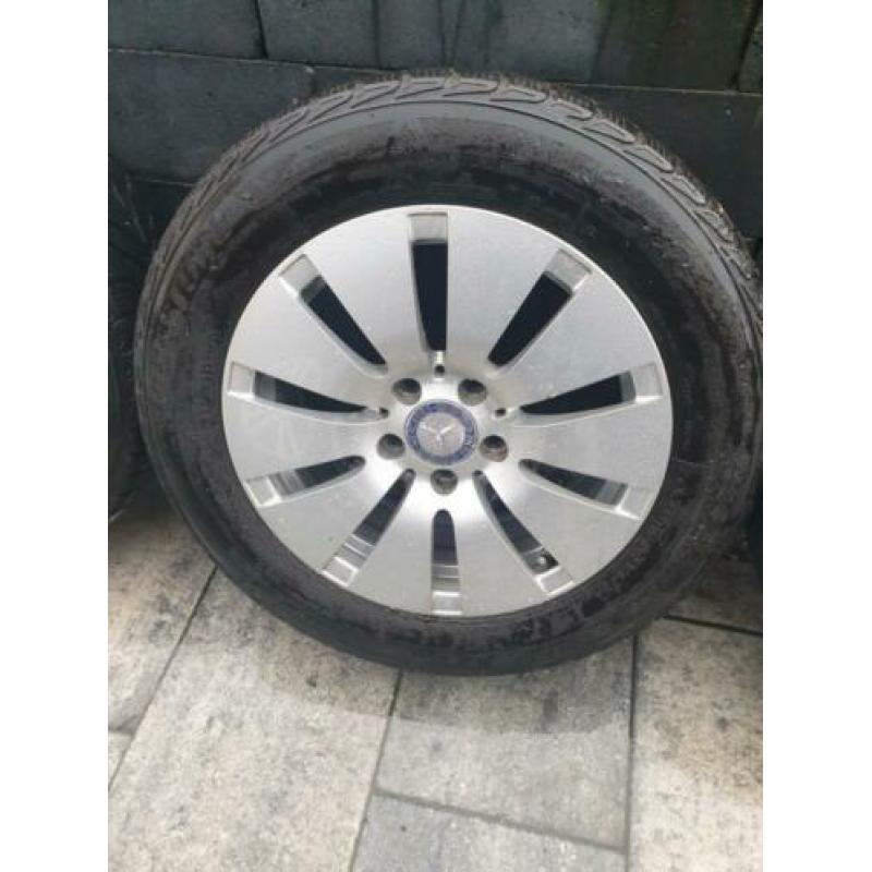 Setje orgineel mercedes 16 inch Mercedes met?winterbanden?