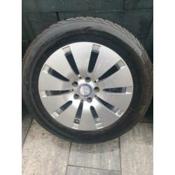Setje orgineel mercedes 16 inch Mercedes met?winterbanden?