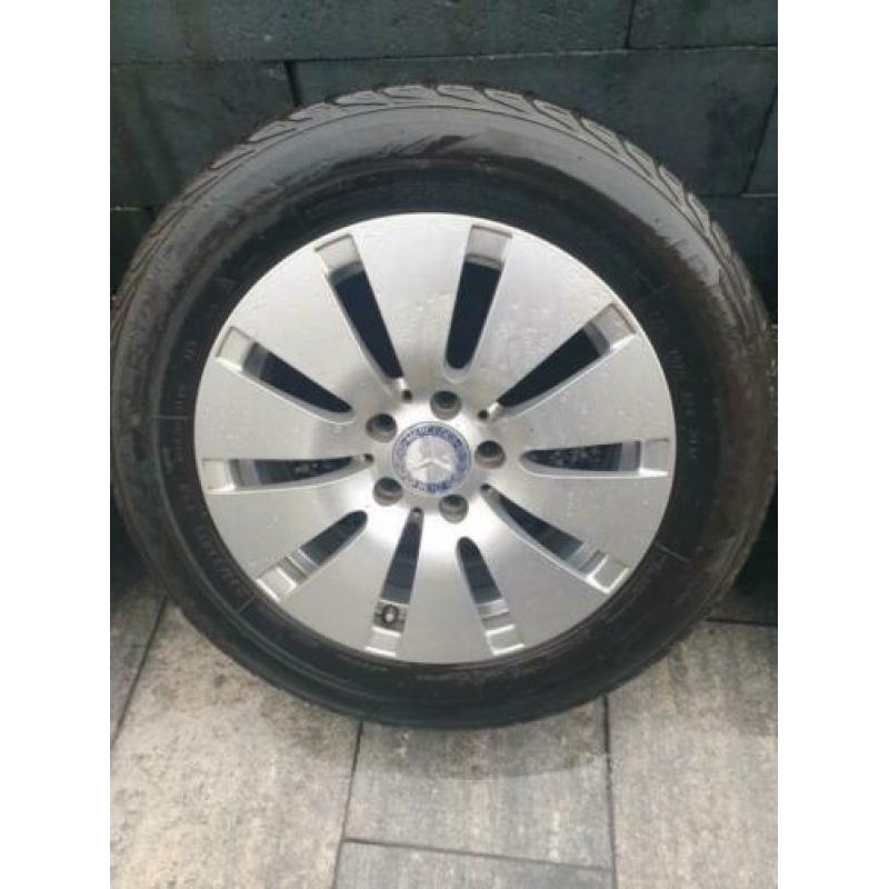 Setje orgineel mercedes 16 inch Mercedes met?winterbanden?