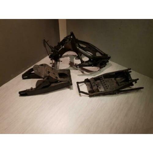 Yamaha r6 frame zwart gepoedercoat met nl kenteken