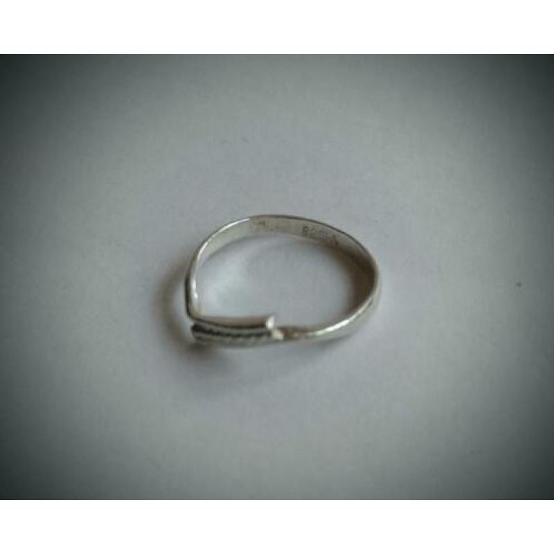 Mooie damesring met fantasie vlechtpatroon, maat 16,5