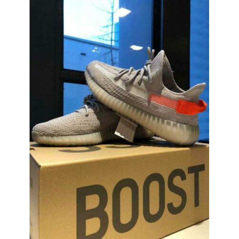 Yeezy 350 V2 Tail Light