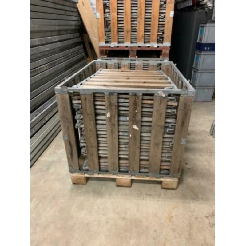 7 Boxpallets met 42 philips opzetwanden + 10