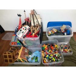Grote partij playmobil met diverse sets.