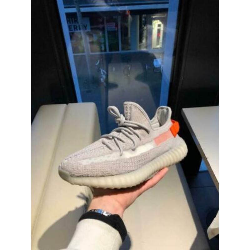 Yeezy 350 V2 Tail Light