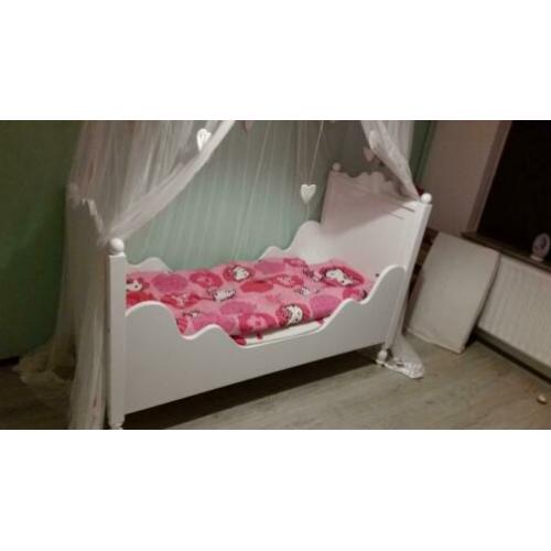 peuterbed belle kleur wit.