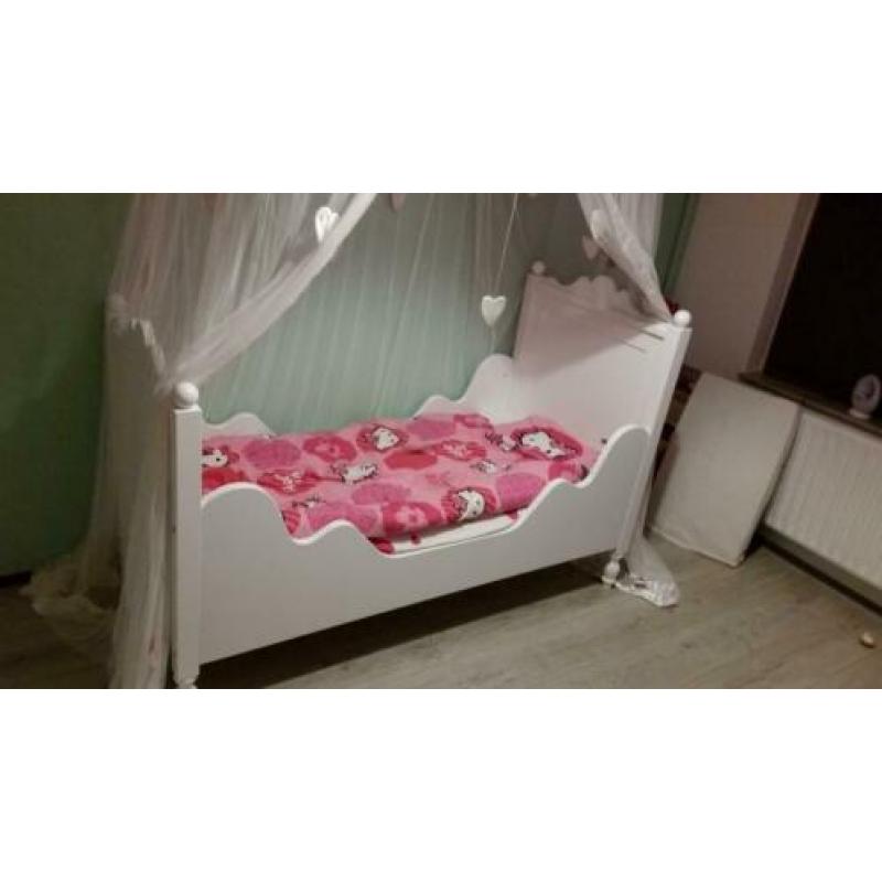 peuterbed belle kleur wit.
