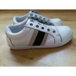 Leren Karl Lagerfeld sneakers, maat 33.