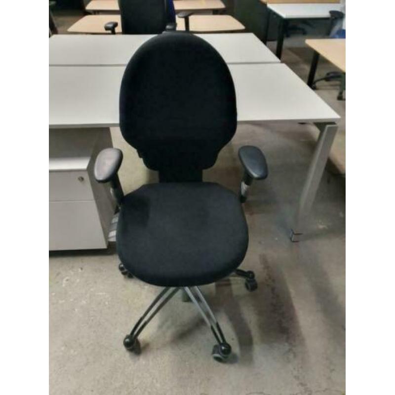 RH extend bureaustoel opnieuw zwart gestoffeerd