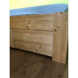 Blank houten bed 200x90 1 persoons, 3 laden, als nieuw
