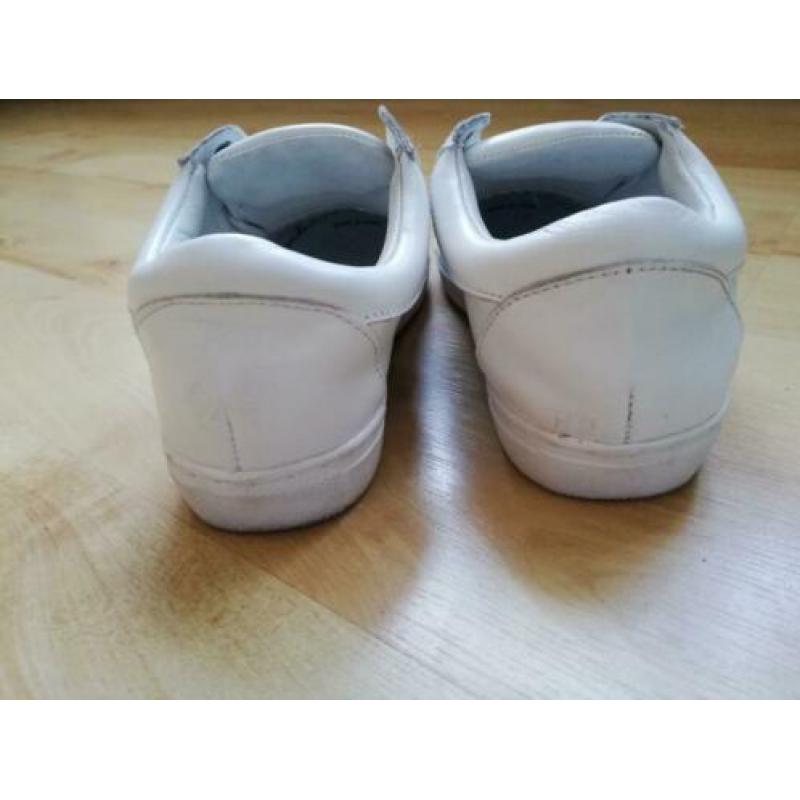 Leren Karl Lagerfeld sneakers, maat 33.