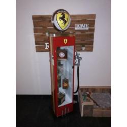 Ferrari benzinepomp vritrine mancave retro vintage globe