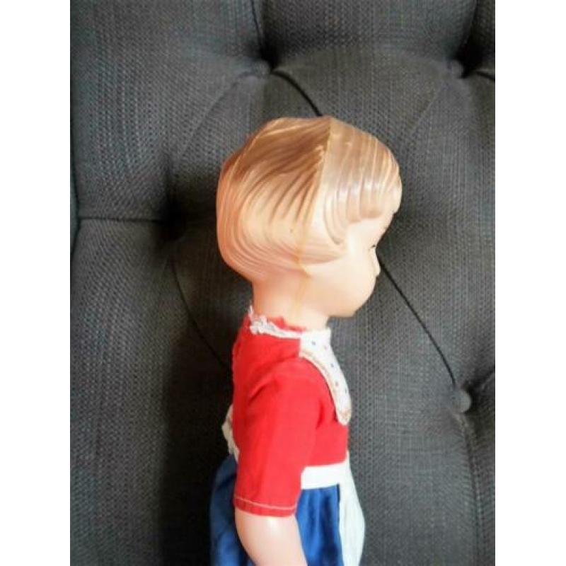 Meisjespop Kader. Zeldzaam. 39 cm. Gemodelleerd haar.