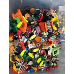 Grote partij playmobil met diverse sets.