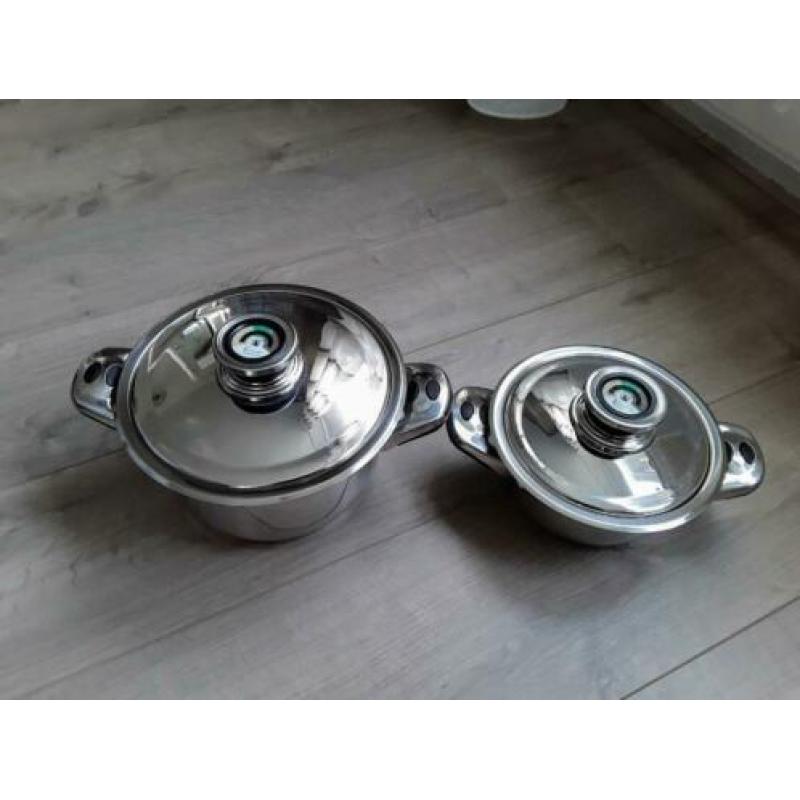 2 Mooie Kookpannen klein en groot zgan e.10.00 inc.verzenden