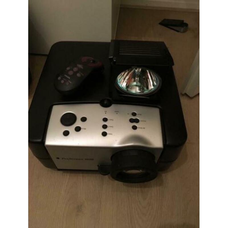Philips proscreen beamer met extra lampen afstandsbediening