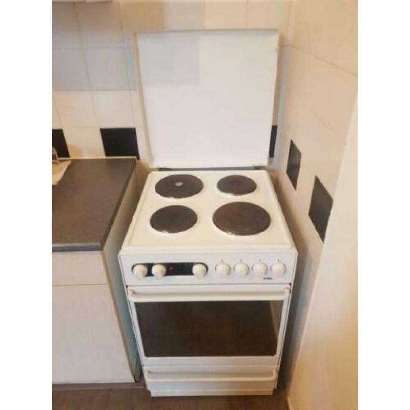 Electrisch fornuis/ oven te koop! Zo goed als nieuw