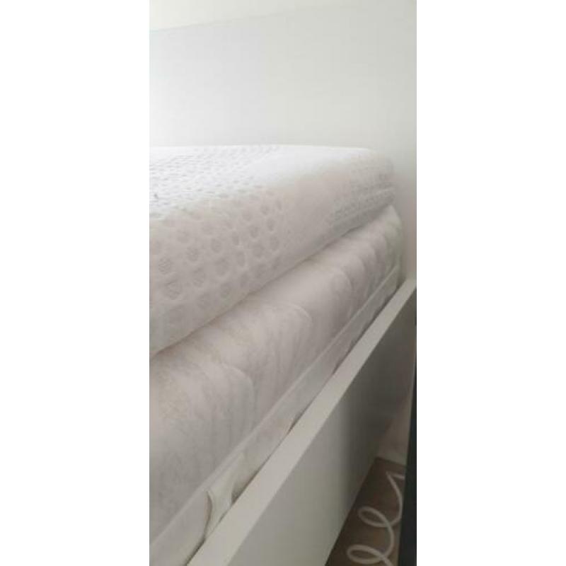 Prachtig tweepersoonsbed 140x200 | incl. matras en topper