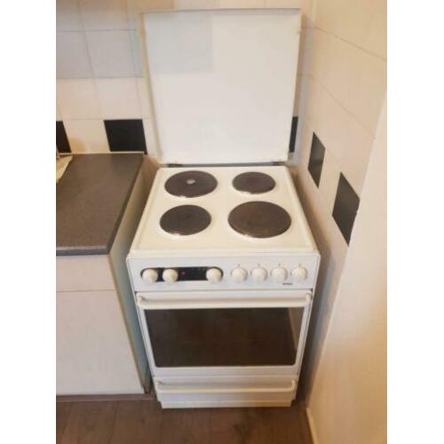 Electrisch fornuis/ oven te koop! Zo goed als nieuw