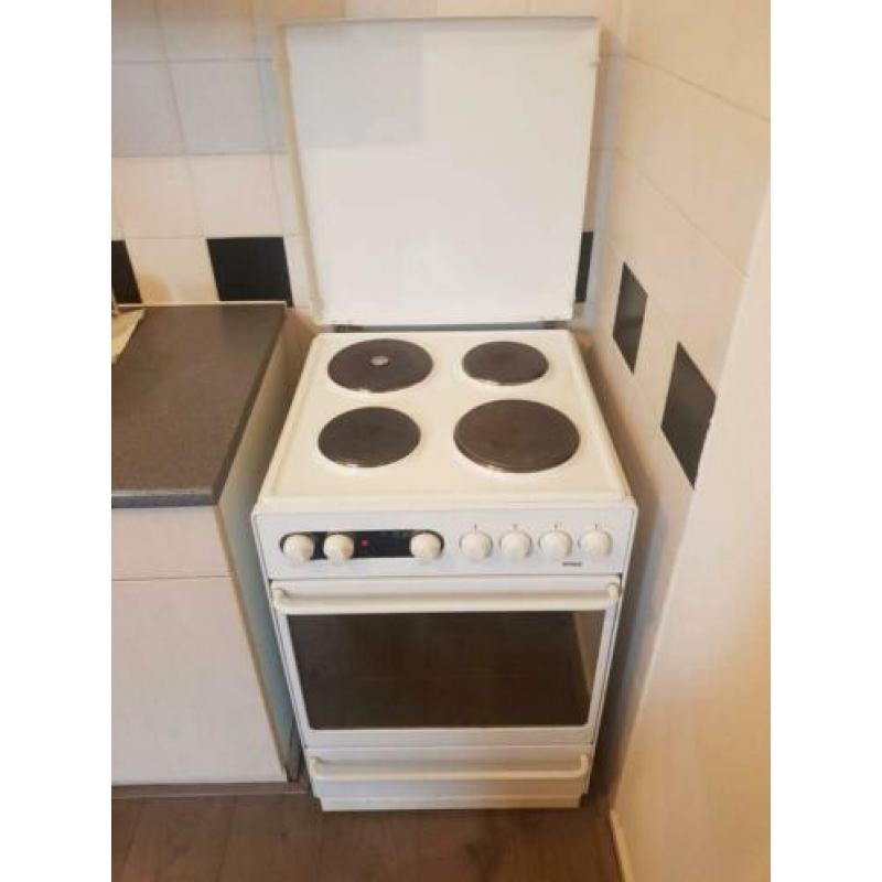 Electrisch fornuis/ oven te koop! Zo goed als nieuw