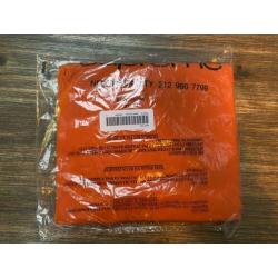 Nieuw Supreme Shop Tee, Poncho en stickers