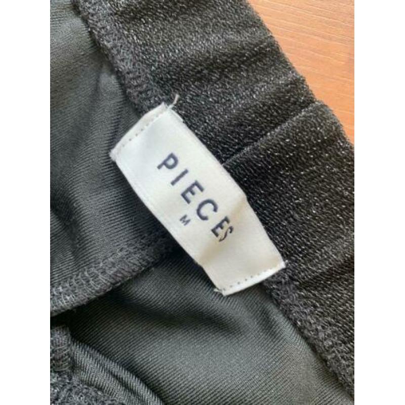 Pieces flared broek helemaal nieuw maat m zwart glitters