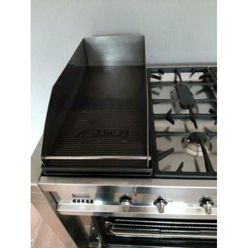 SMEG vrijstaand gasfornuis met SMEG RVS afzuigkap