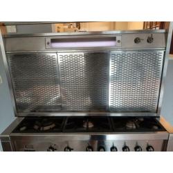SMEG vrijstaand gasfornuis met SMEG RVS afzuigkap